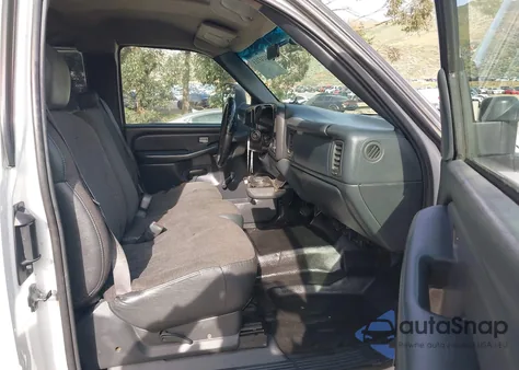 2000 Chevrolet Silverado 2500 z USA, uszkodzony, nr VIN 1GCGC29UXYE421259